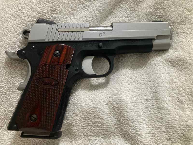 Sig Sauer 1911 Combat 45 ACP