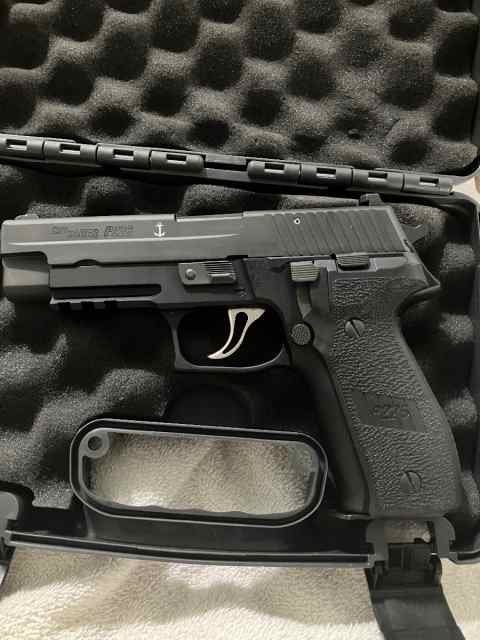 SigSauer P226 Mk25 Navy Seal