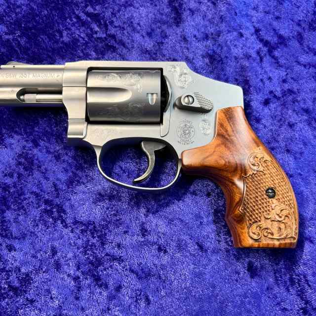 Smith &amp; Wesson Model 640 j-frame engraved collecto